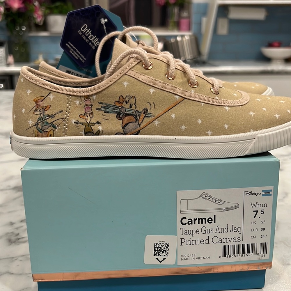 TOMS x Disney Cinderella size 7.5 Gus and Jaq Printed Canvas